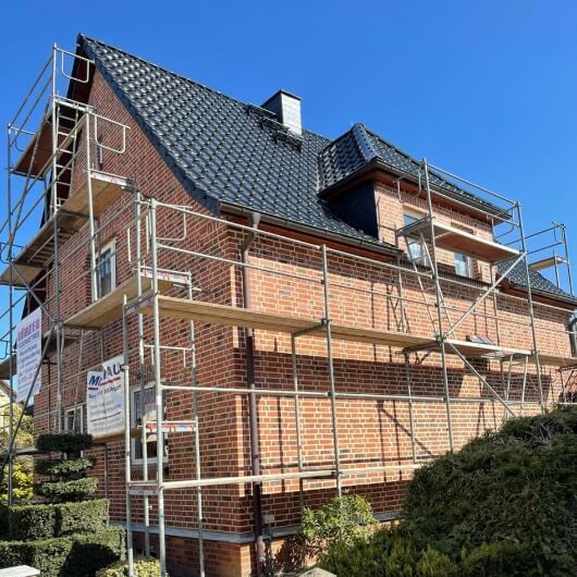 Eingerüstete Fassade eines Hauses