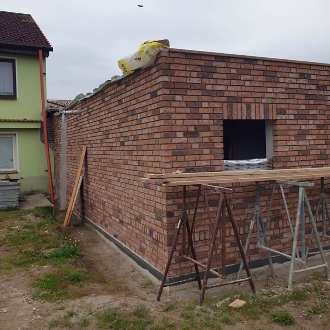Neues Gebäude, Arbeit an Mauer und Fugen